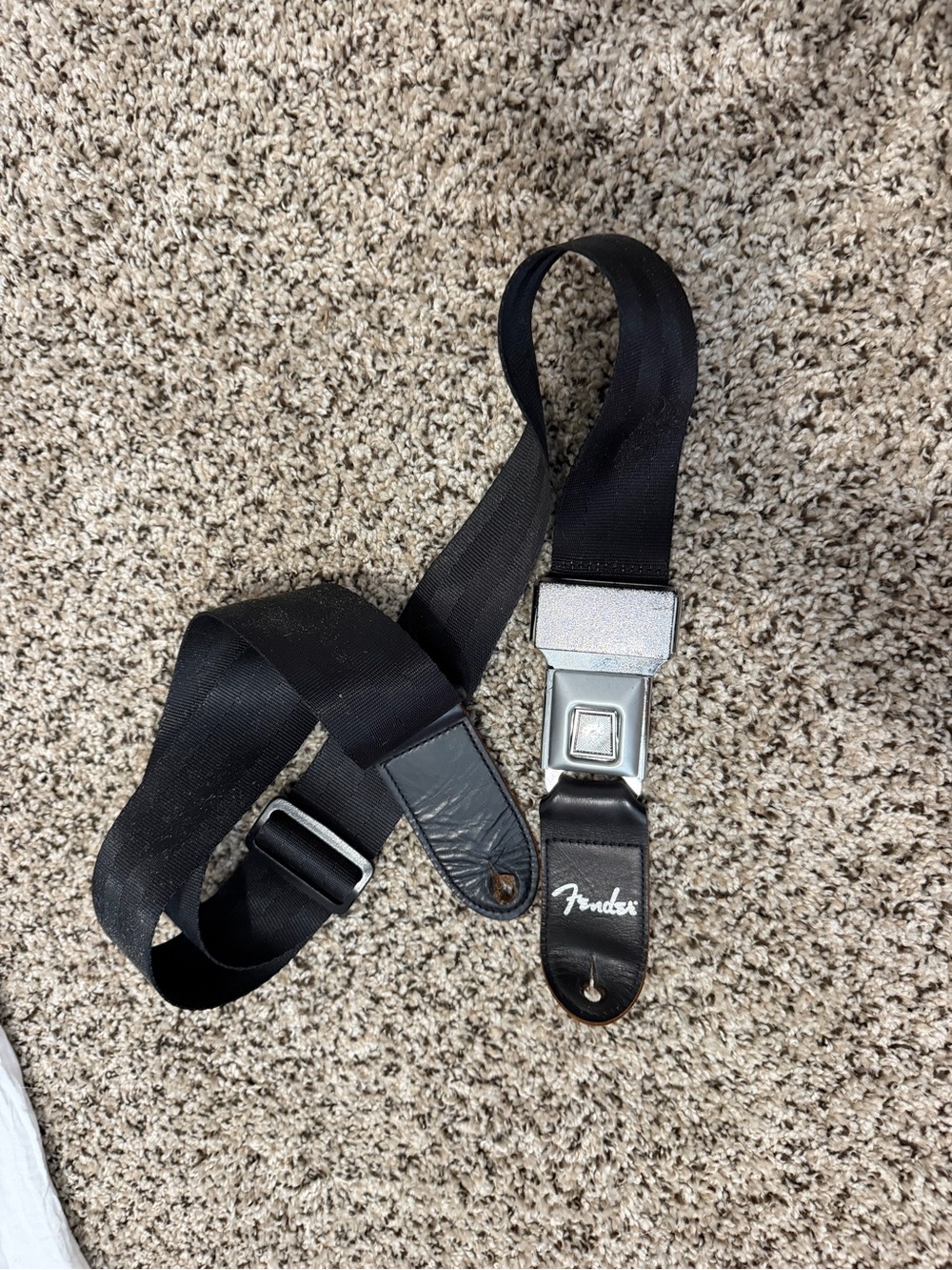 Fender seatbelt buckle guitar strap
